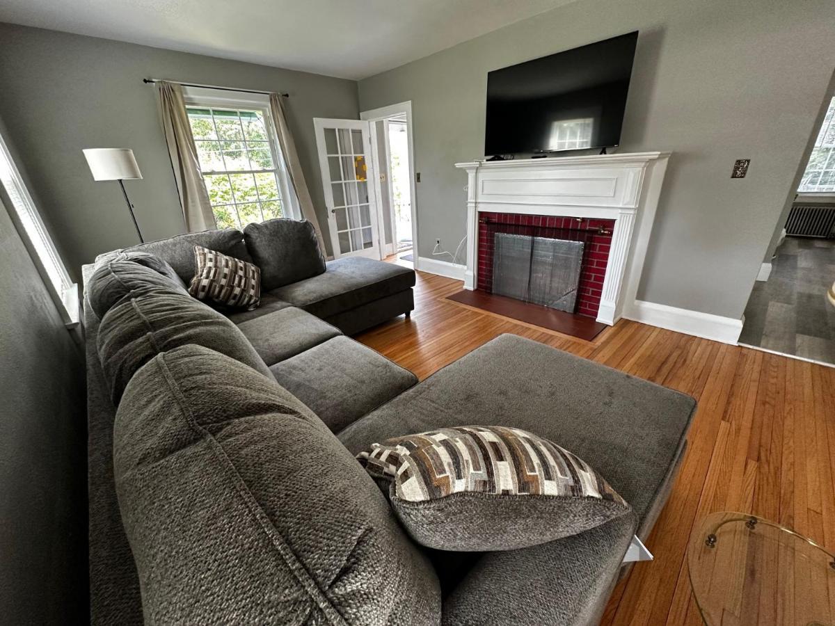 Cute Cape Cod Style Home Pittsfield Extérieur photo