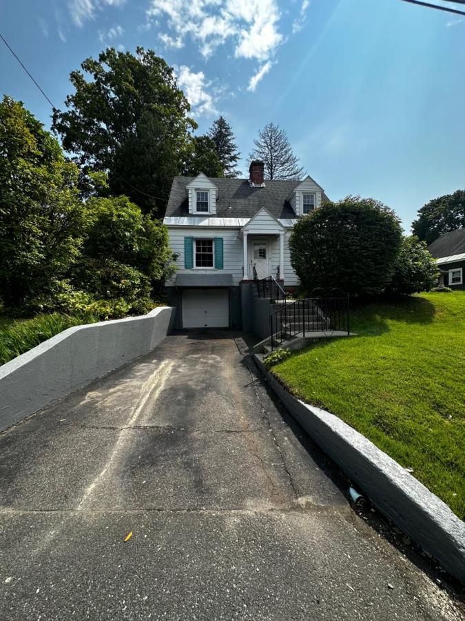 Cute Cape Cod Style Home Pittsfield Extérieur photo